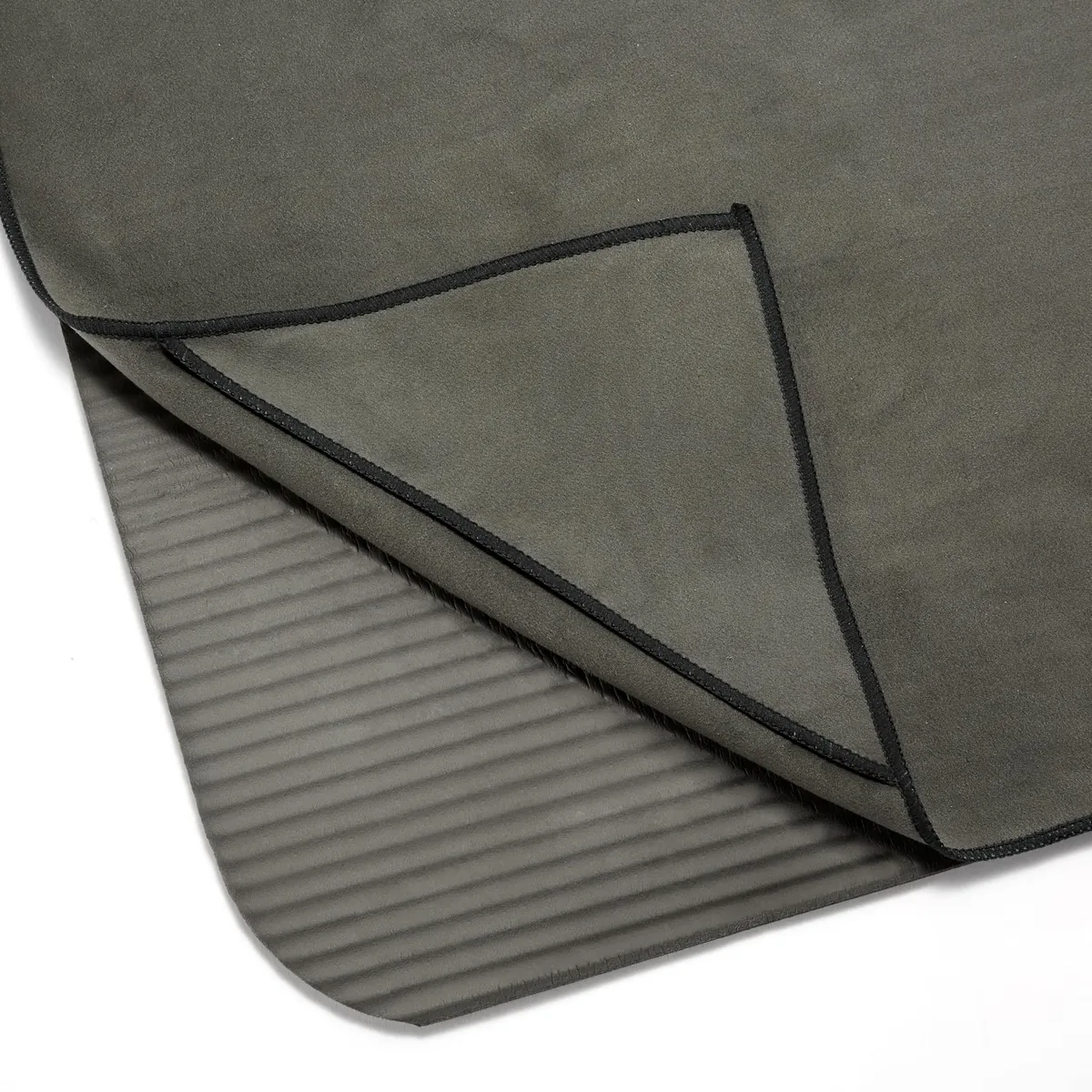 Amazon Basics Toalla para esterilla de yoga gris, antideslizante y absorbente (188 x 61 cm) foto 4
